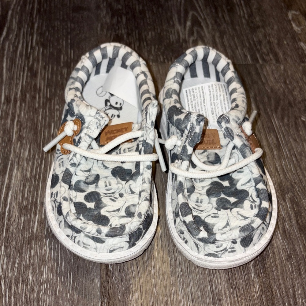 Hey Dude Mickey Canvas Slip-On Shoes in Black & White size C6